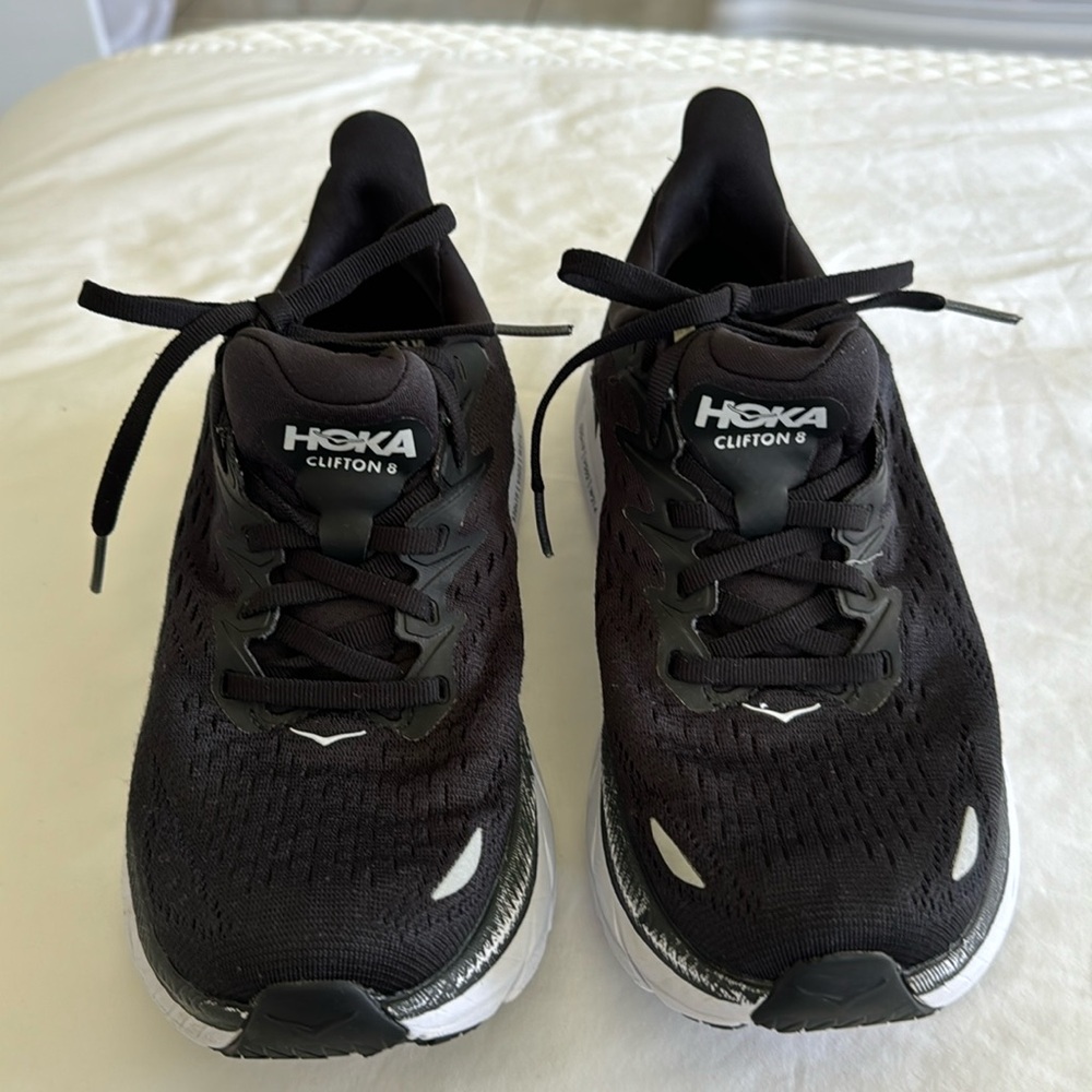 Hoka One One Clifton 8 women’s (used)